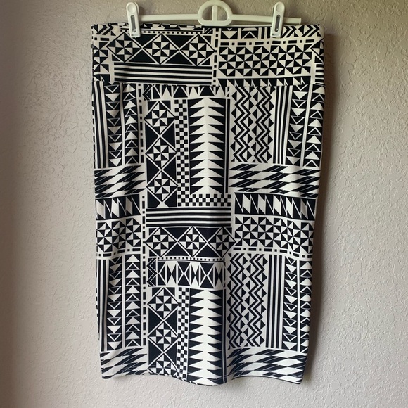LuLaRoe Dresses & Skirts - LuLaRoe Cassie Medium. Fun Aztec Design! LuLaRoe Dresses & Skirts - LuLaRoe Cassie Medium. Fun Aztec Design!